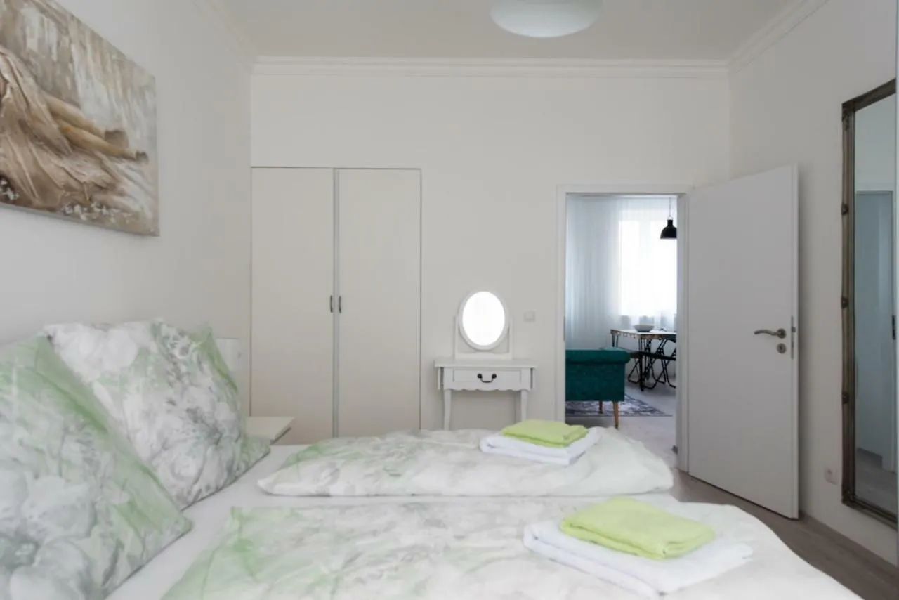 Let It Be Vienna U1, U2, U4 Karlsplatz Oper Apartment